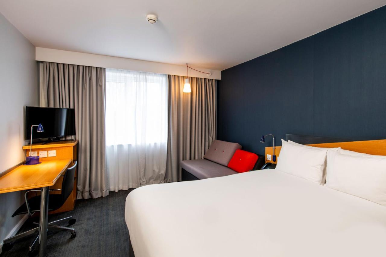 Holiday Inn Express Stirling By Ihg Exteriör bild