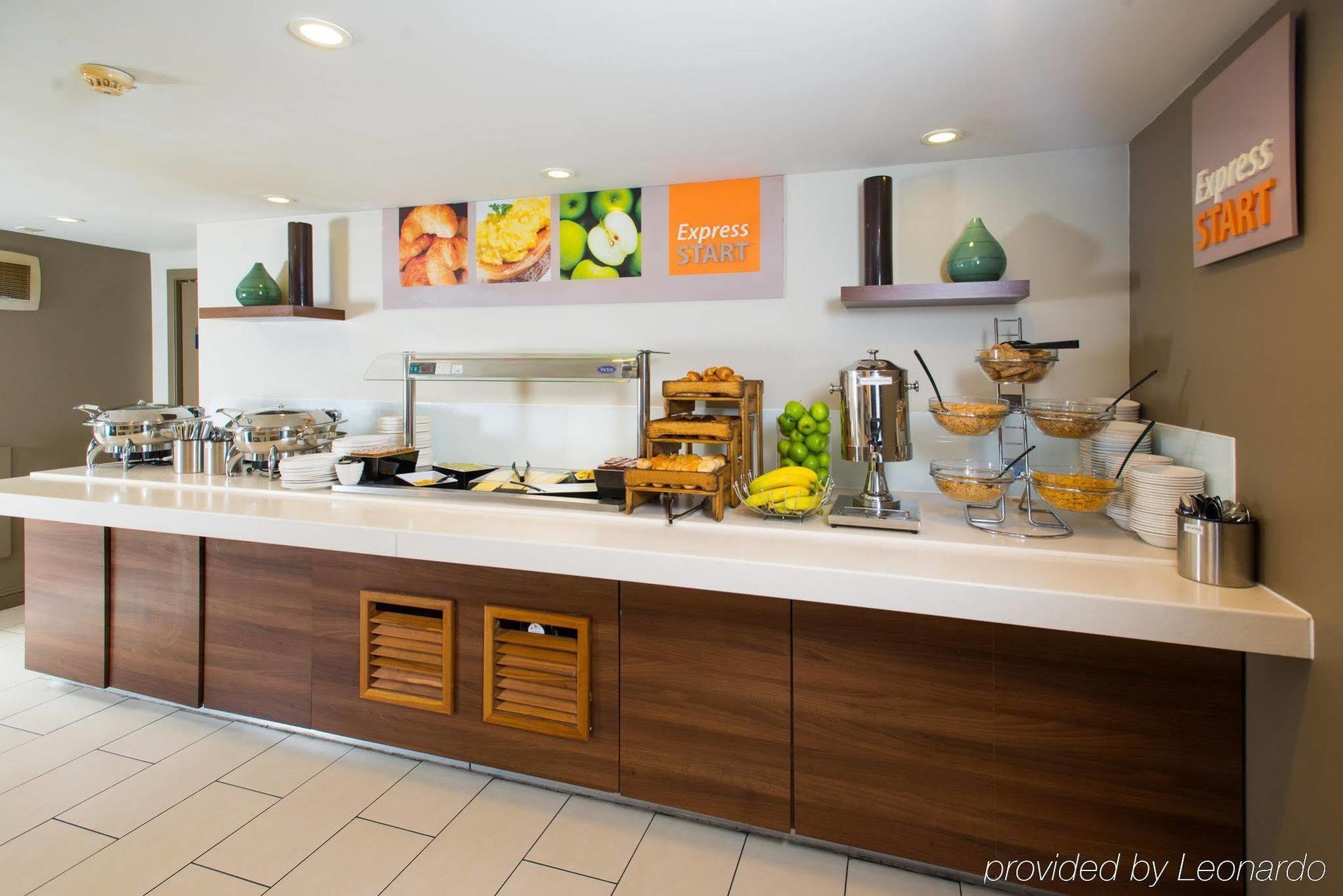 Holiday Inn Express Stirling By Ihg Exteriör bild