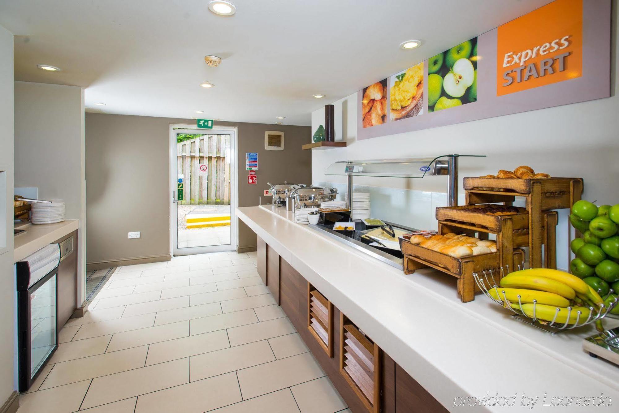 Holiday Inn Express Stirling By Ihg Exteriör bild