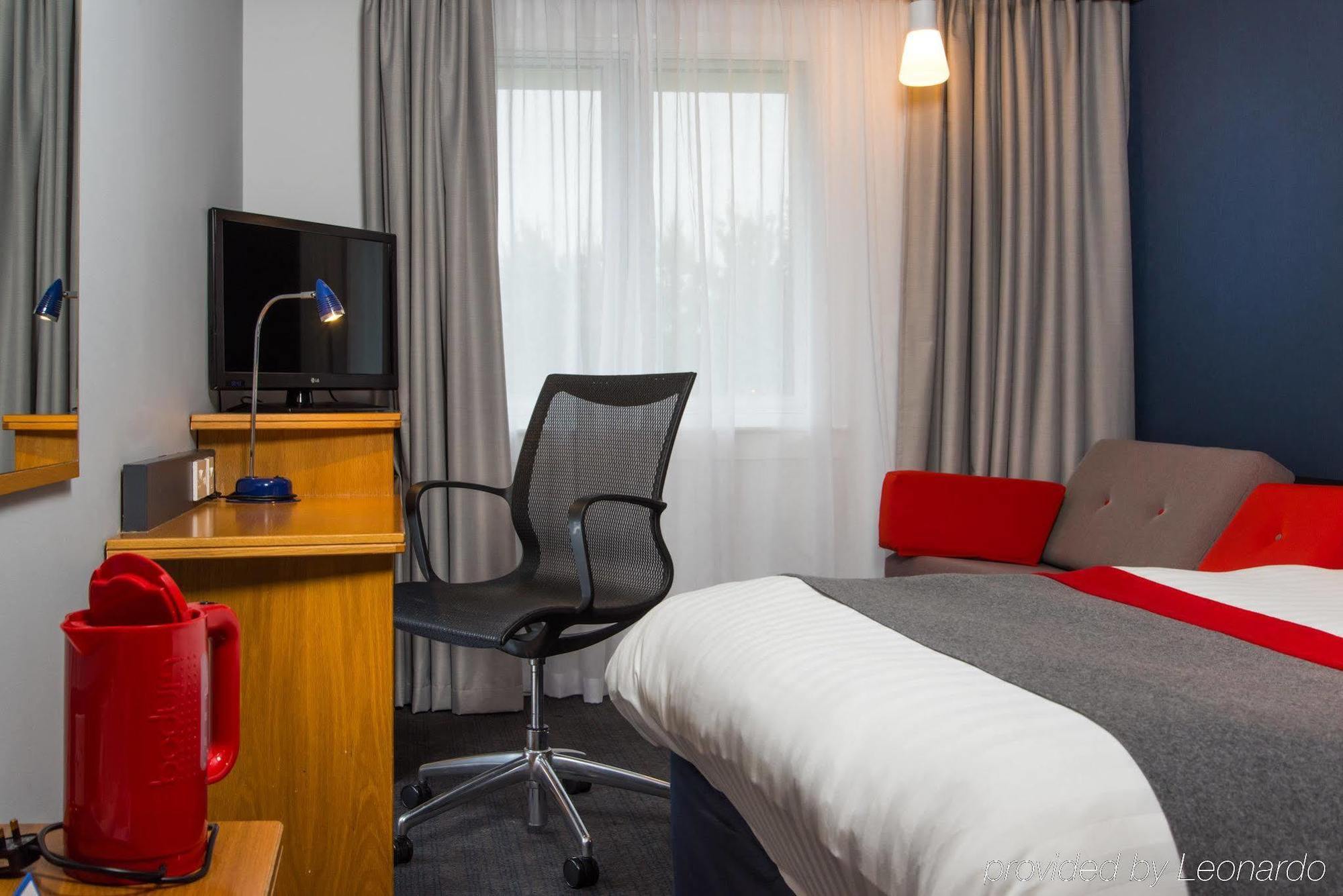Holiday Inn Express Stirling By Ihg Exteriör bild