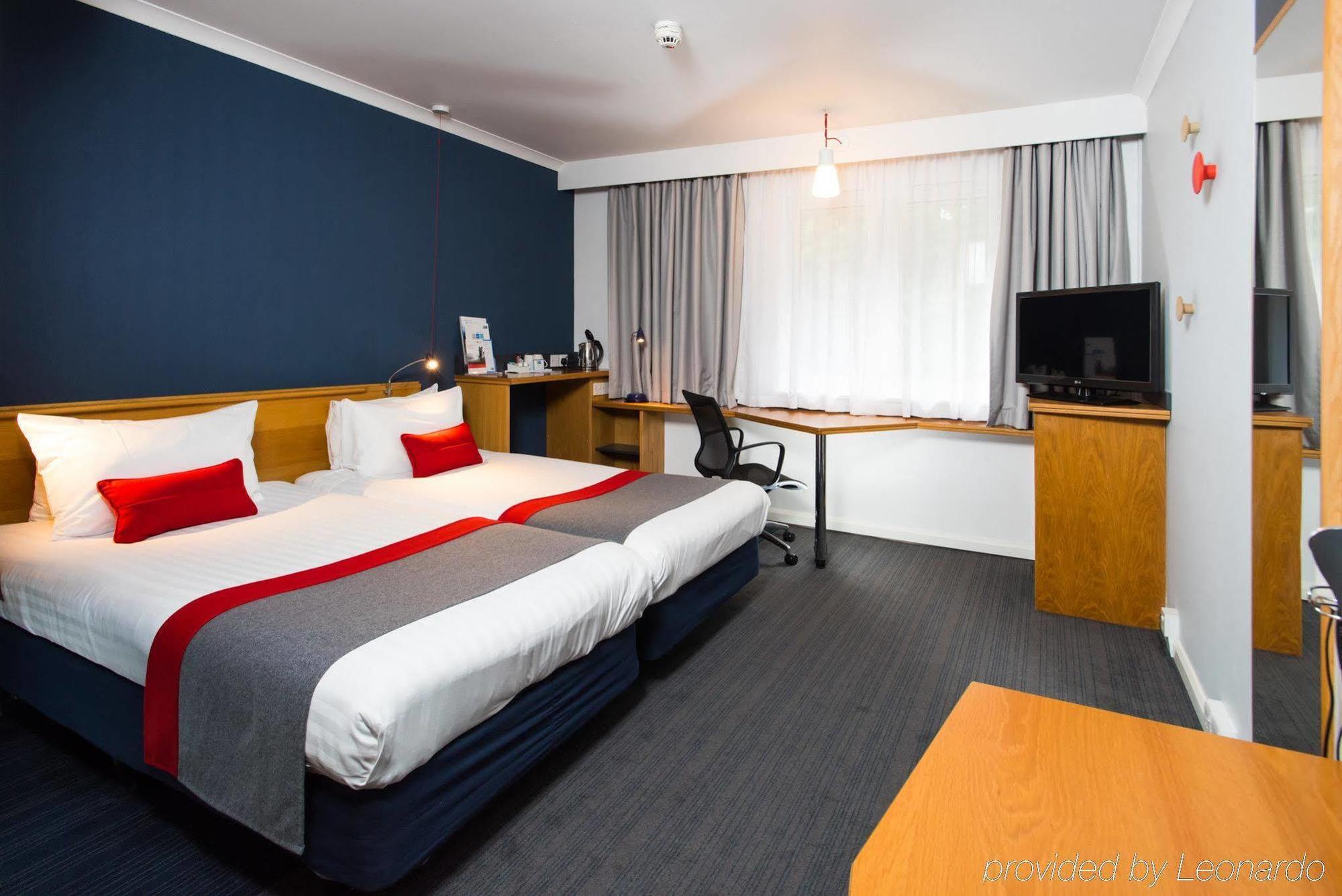 Holiday Inn Express Stirling By Ihg Exteriör bild
