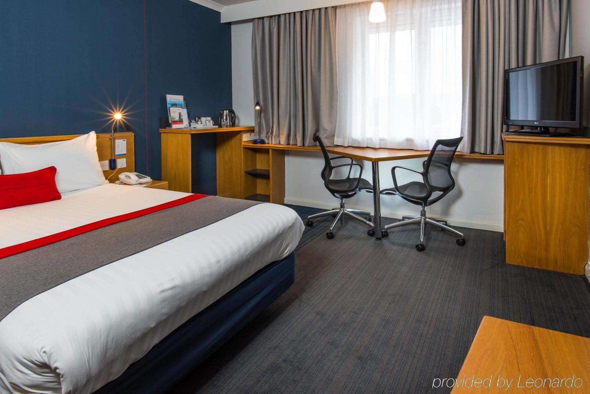 Holiday Inn Express Stirling By Ihg Exteriör bild