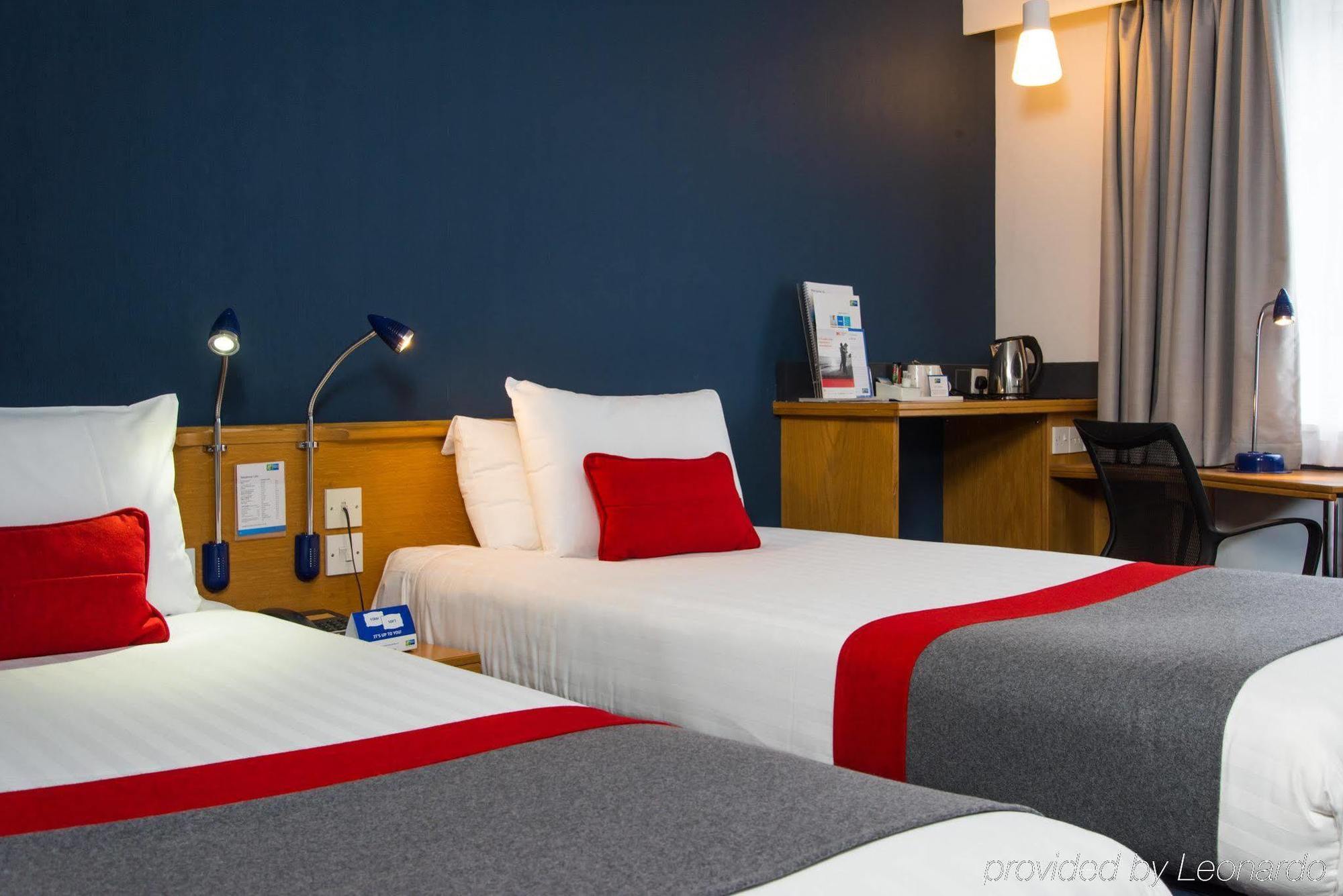 Holiday Inn Express Stirling By Ihg Exteriör bild